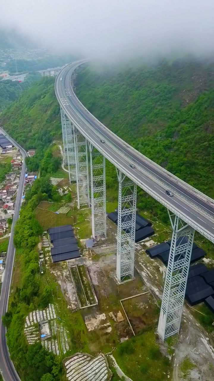 中国最震撼的桥梁,雅西高速干海子大桥!