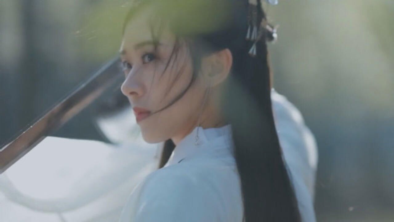 是七叔呢半生雪古装美女mv深情忧伤听一遍就再也忘不了