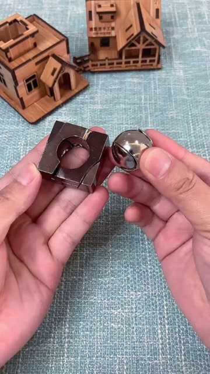 这个魔金球你知道怎么才能装回去吗