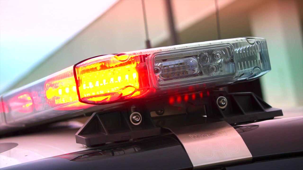 警车车顶灯光闪烁效果2