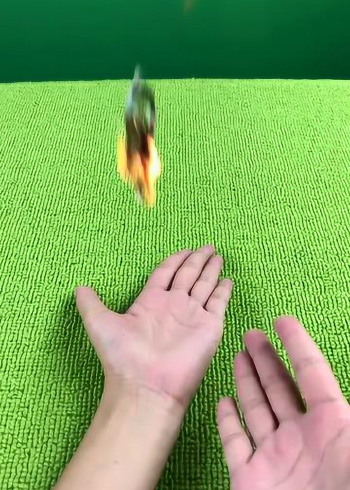 魔术教学燃烧的纸巾如何在空中悬浮现场教你你学会了吗