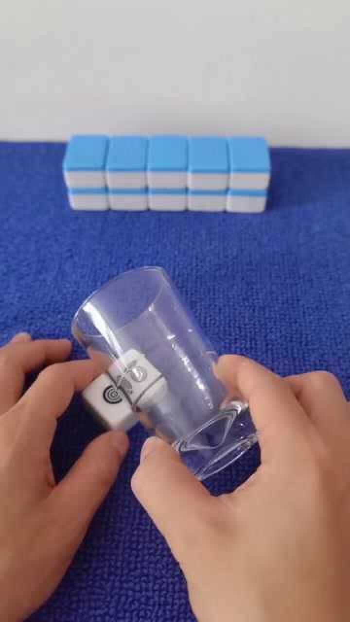 魔术揭秘麻将瞬间穿越玻璃杯简单易学千万不要眨眼睛