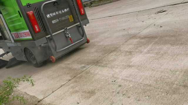 新能源道路清扫车清扫视频.