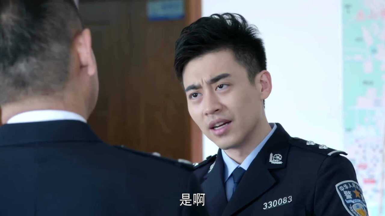 警察锅哥简凡立了大功秦支让他带队去市里庆功可把他乐坏了