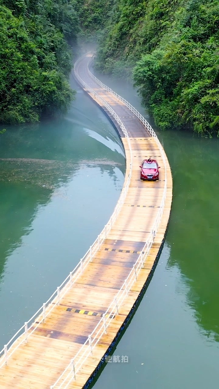 湖北宣恩,最美水上浮桥