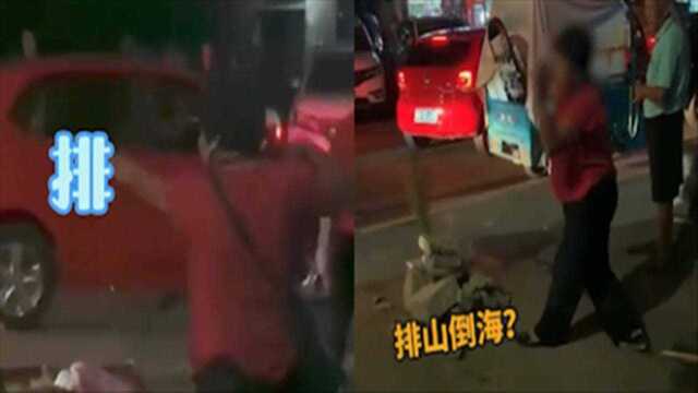 男子与地摊大妈吵架,大妈使出“排山倒海”,一旁路人爆笑不止