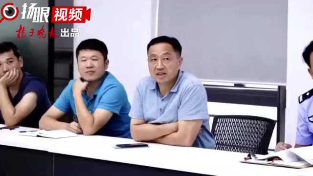 给家人的备注是“水泥工”!逃亡17年,已是商业精英,却过得小心翼翼