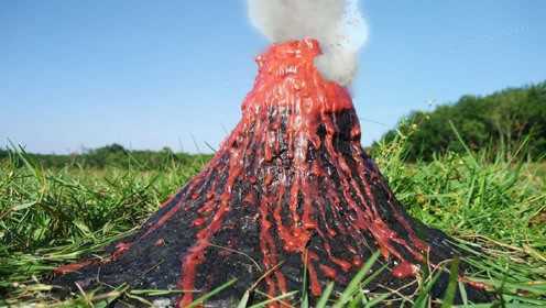 火山爆发有多恐怖？小伙亲自模拟实验，爆发的一瞬间太震撼了！