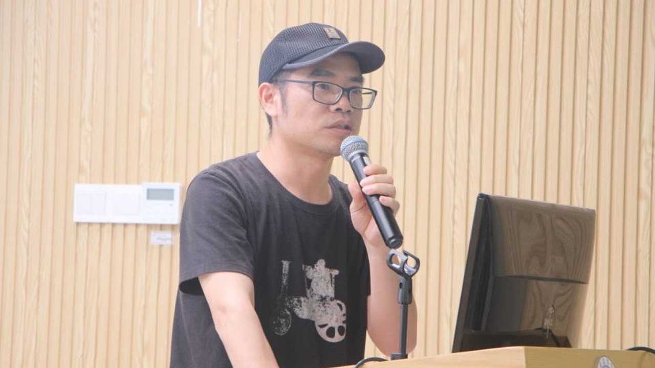 著名诗人刘春讲座:做一名合格读者