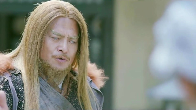 金毛狮王谢逊重出江湖,一手屠龙宝刀,所有人都想要