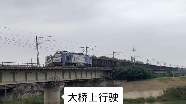 徐州北到南京东的火车,永宁站接近.这个地方视野开阔,非常好