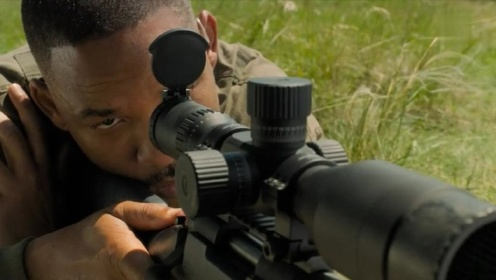 威尔史密斯饰演刺客，一把m24狙击枪，几百米开外击杀目标