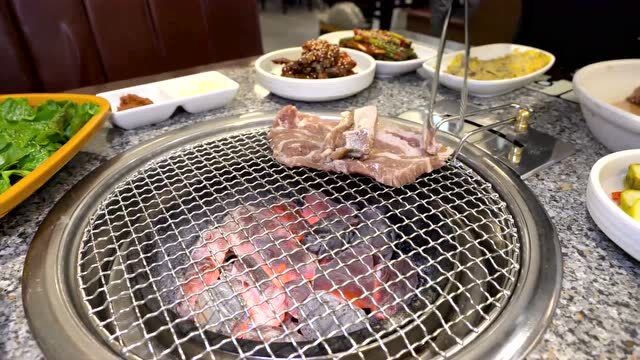 韩国餐饮界的大黑马:这家不起眼的烤肉店,一年销售额超过50亿