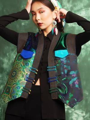 蒙古丽人 #马甲 #蒙古族女孩 #蒙古服饰 #民族服饰 #时尚大片