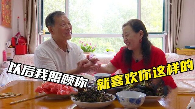 老年人相亲有多主动?大爷见第一面就摸手,大妈直言:就相中你了