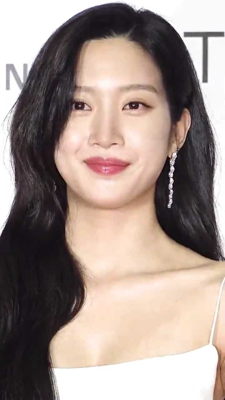 文佳煐（문가영、MUNKAYOUNG[1]），1996年7月10日出生于德国卡尔斯鲁厄，韩国女模特、演员。_腾讯视频