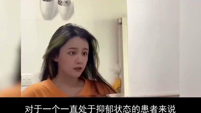 罗小猫疑似直播喝农药自杀,可网友却起哄“赶快喝”是谁的责任