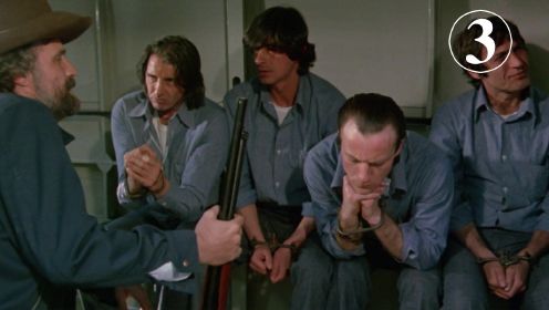 四个男子囚犯控制女子监狱，女子用出美人计，趁机杀死男囚犯！