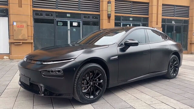 小鹏p7漆面电光金属黑改色膜,哑面黑武士效果,整车看着更帅气