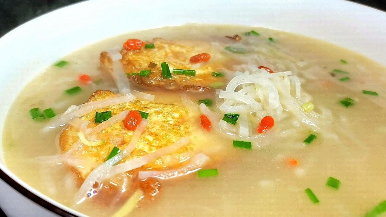 广东人做萝卜煎蛋汤为啥那么好喝,原来有技巧,不放味精也特别鲜
