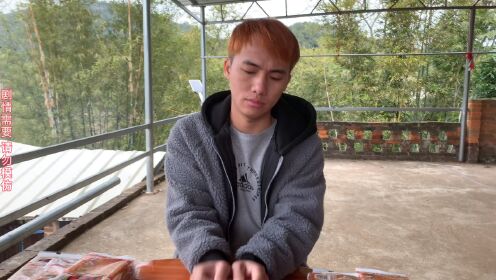 农村搞笑华弟(搞笑短剧):小伙空手套白狼,用两包辣条把对方的辣条全赢了,这下赚大了_高清1080P在线观看平台_腾讯视频
