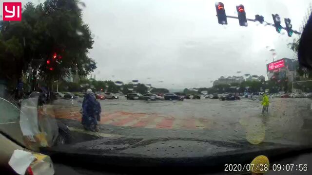 岳阳大雨视频记录