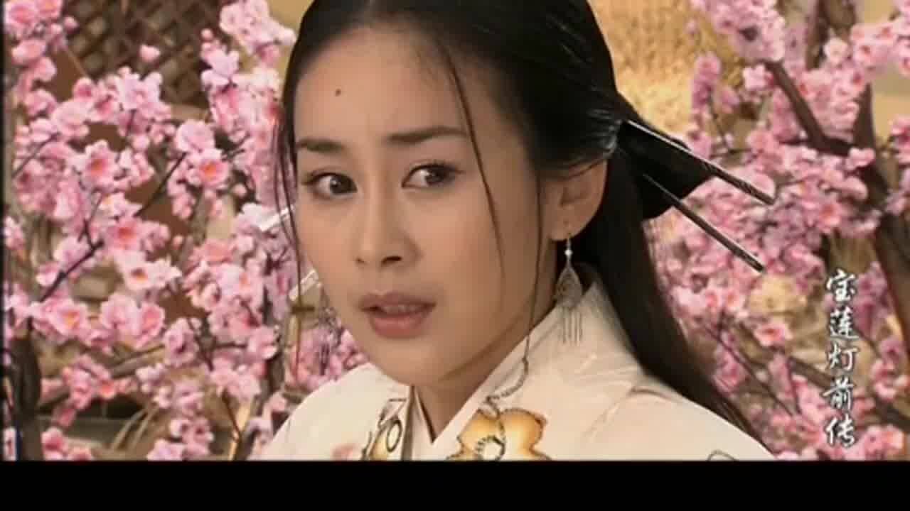 宝莲灯:杨戬不讲情面,把三圣母压在山下,愧疚的跪在母亲墓前!