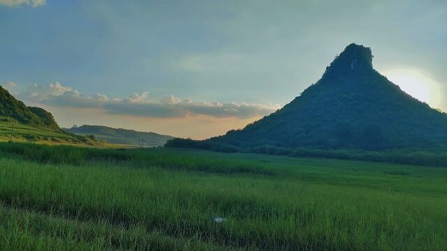 夕照青山格外美