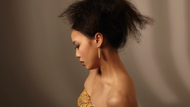 谁不喜欢这样自信爽朗阳光健康的女生啊!模特耳钉产品拍摄作品集