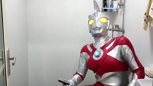 看什么看没见过奥特曼上厕所吗