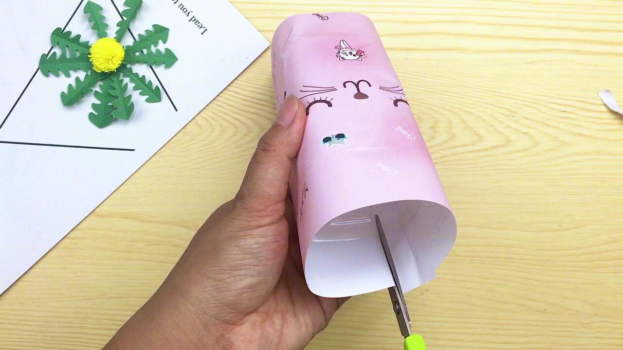 喝完的饮料瓶不要扔,diy个简单又好看的笔筒,满满的少女心._腾讯视频