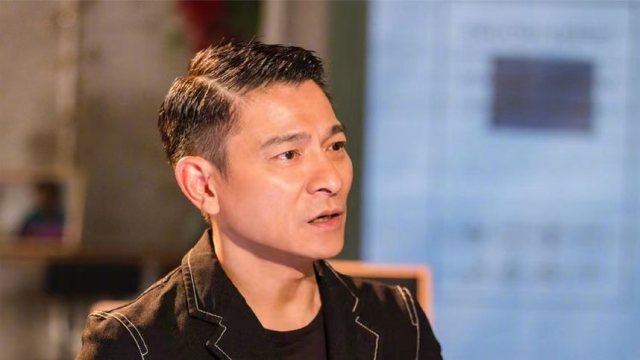 鲁豫问刘德华:鹿晗公布恋情很爷们,你怎么看?他的回答令人称赞