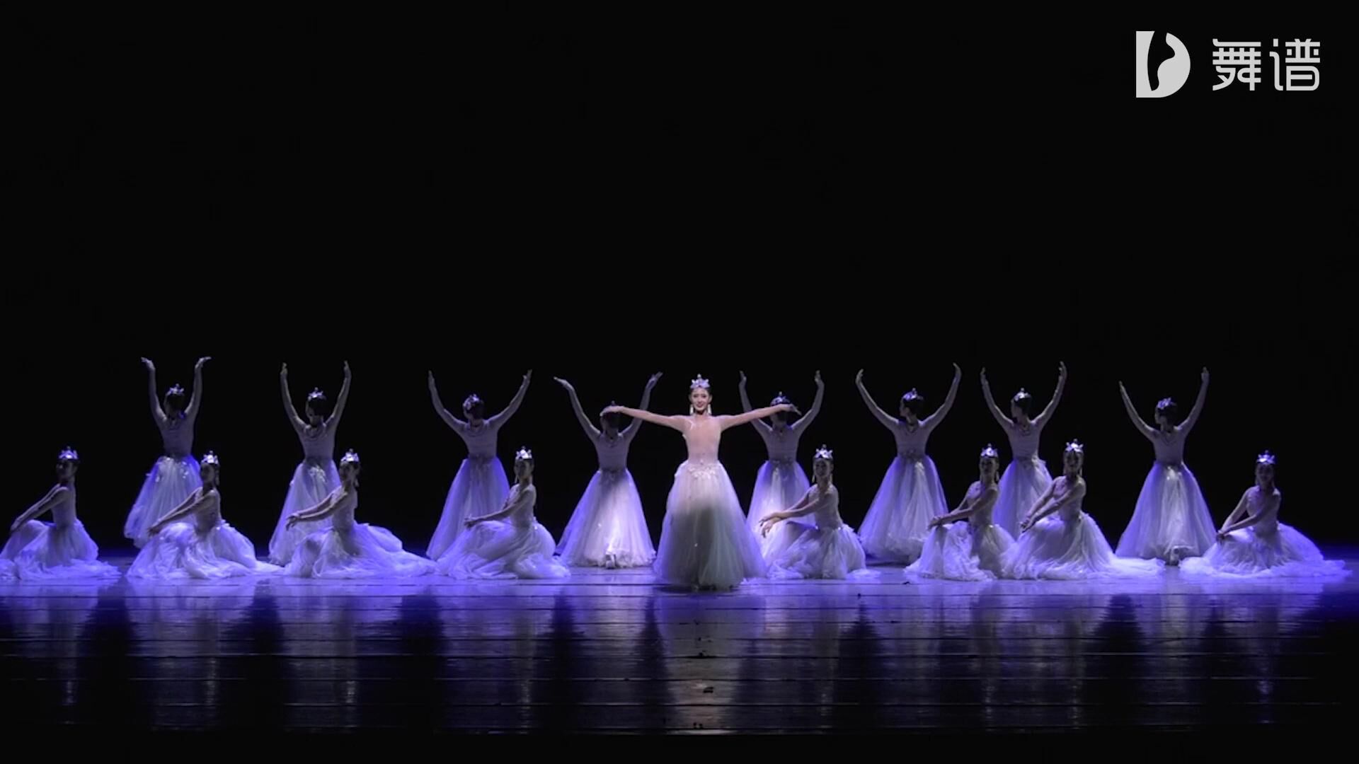 女子群舞:《额尔古纳河》