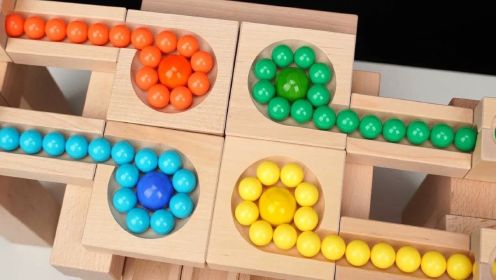 弹球积木玩具系列：弹球积木玩具 -来自不同赛区的弹球向佩奇发起挑战