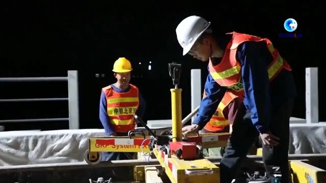 Longest highrisk railway tunnel drilled through in Guangxi