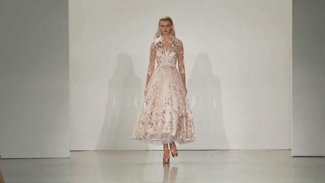 美国高级成衣品牌Badgley Mischka 2023年SS秀场