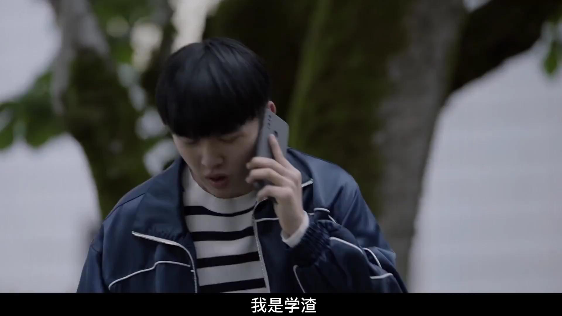 电视剧大考:高三学生因高考延期崩溃大哭,室友暖心鼓励安慰他_腾讯