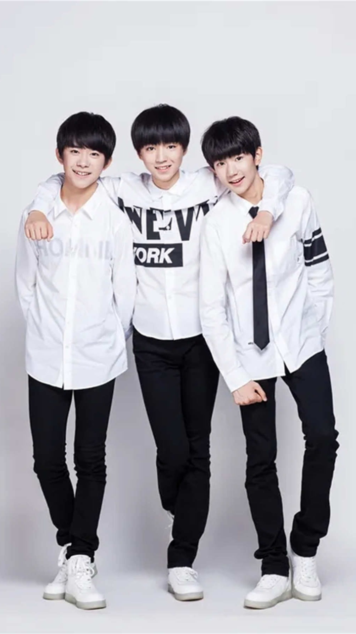 时代峰峻李飞回应粉丝追问,一代tfboys合体时间:明年八月份