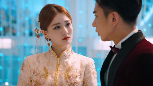 逃婚:新娘婚礼现场揭穿新郎出轨,却遭婆家巨额离婚索赔!