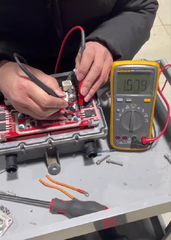 比亚迪e5 ptc水加热器维修