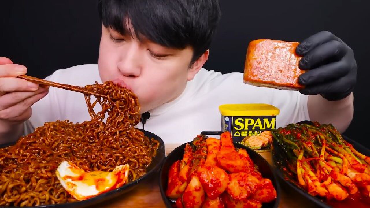 【韩国吃播UDT】深渊巨口吃炸酱面、午餐肉和葱泡菜、腌萝卜泡菜!_高清