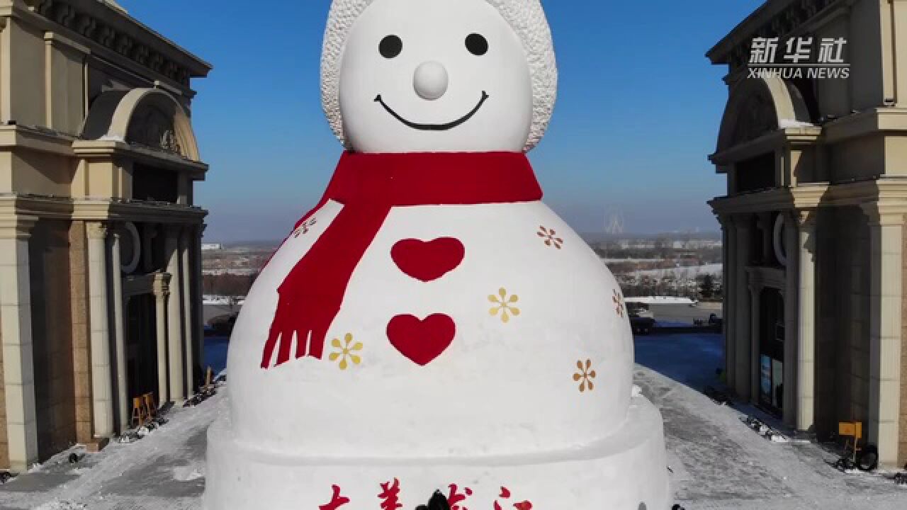 哈尔滨"超治愈"大雪人"回归"松花江畔