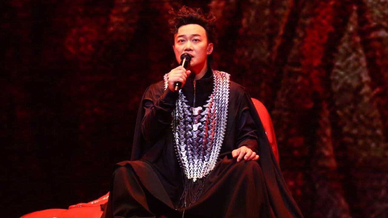 神级现场!陈奕迅演唱会首唱《孤勇者》,现场气氛瞬间燃炸_高清1080P在线观看平台_腾讯视频