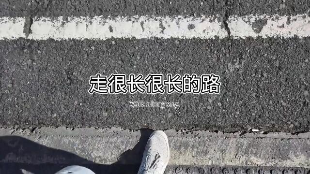 生活不可能像你想的那么好,但也不会像你想象的那么遭,我觉得人的脆弱和坚强,都超乎自己的想象,有时我可能脆弱的一句话,就泪流满面,