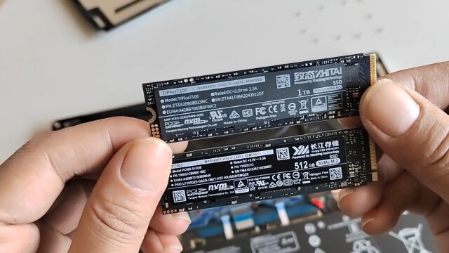 全程实录还有对比!给华为MateBook 16s换了块国产致钛T7100 SSD!