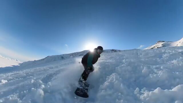 沉浸式滑烂雪的痛苦,欢迎围观,正值雪季末新下的雪,看似挺粉的,其实温度不够低,这种雪特别湿特别沉很难滑,也很难起速.