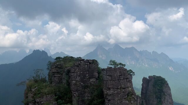 古人诚不欺我,原来千里江山图不是写意而是写实,广西的山美如画