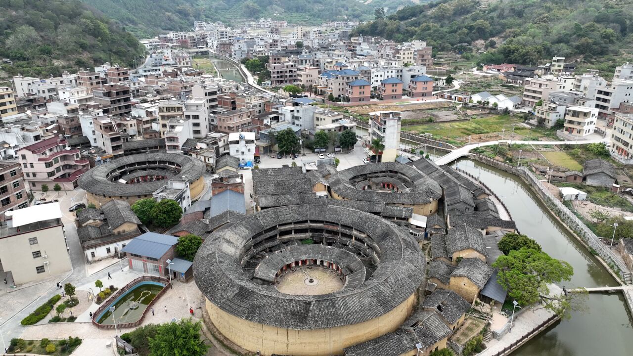 中式古堡饶平土楼:客家先民建筑奇观,方圆八角形态各异