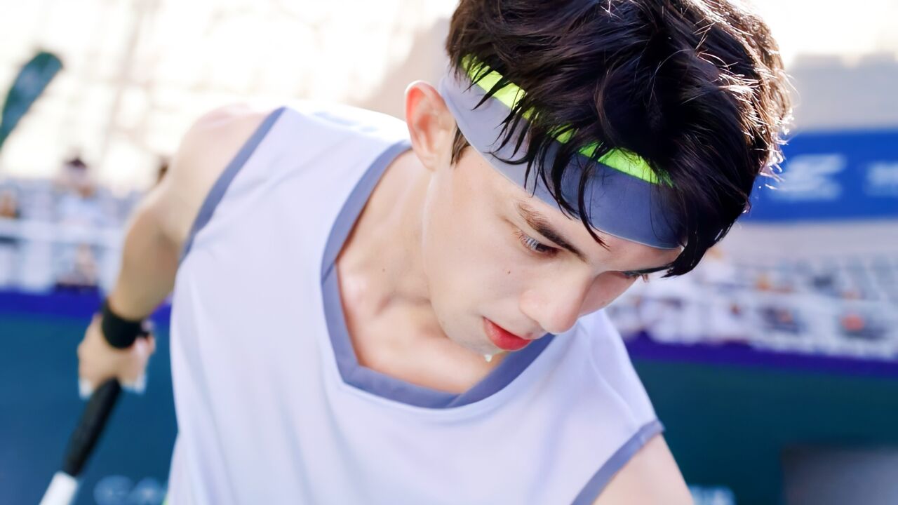 爱情而已:吴磊网球高燃混剪!这肌肉线条和动作爆发力无敌了!