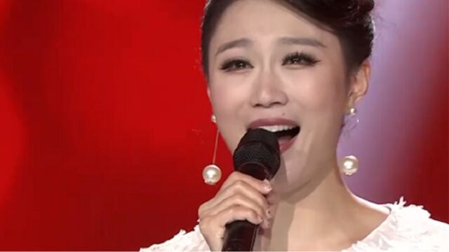 张辛演唱一首《绒花》,歌声宛转悠扬,感情真挚